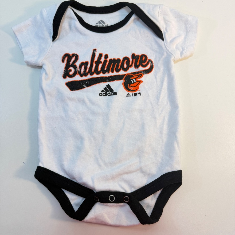 Baltimore Orioles MLB Adidas Bodysuit Kids 3/6M White Baseball Onesie